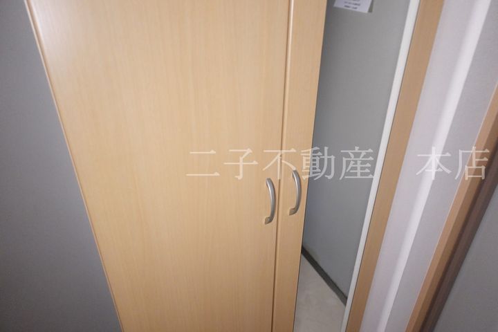 岡山県岡山市南区福富東1(マンション)の賃貸物件の玄関