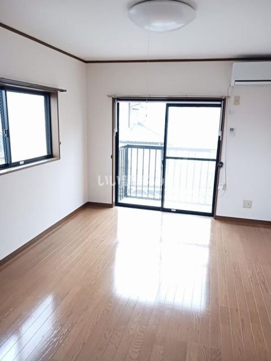 ヴィラ・イーストの居間