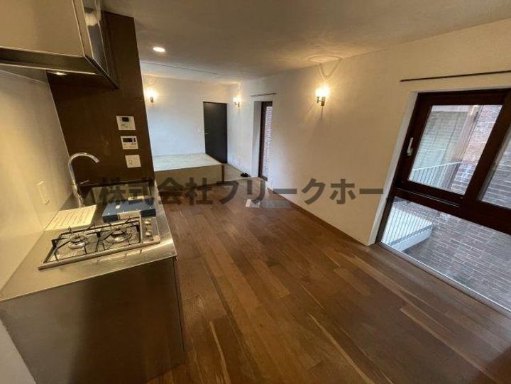東京都武蔵野市吉祥寺南町2の賃貸マンションの居間