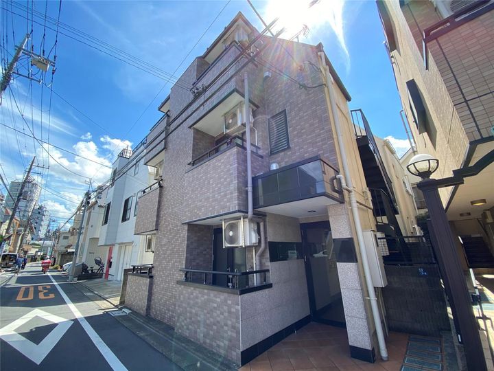 イル・ニードの外観