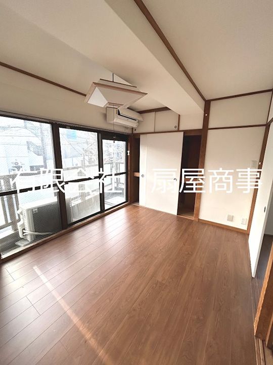 立松マンションの居間