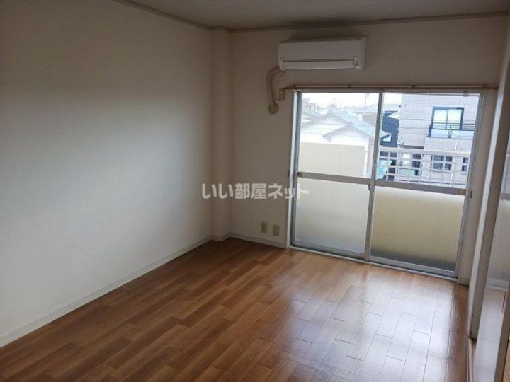 セーフティハイムの居間