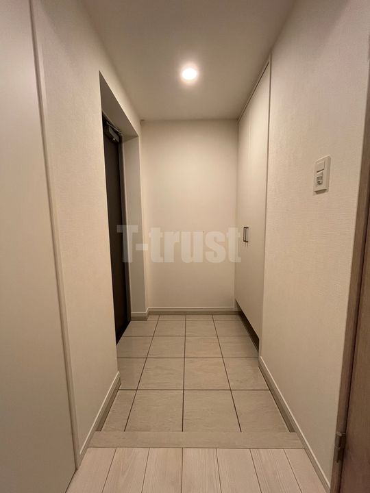 東京都荒川区東日暮里5(マンション)の賃貸物件の玄関