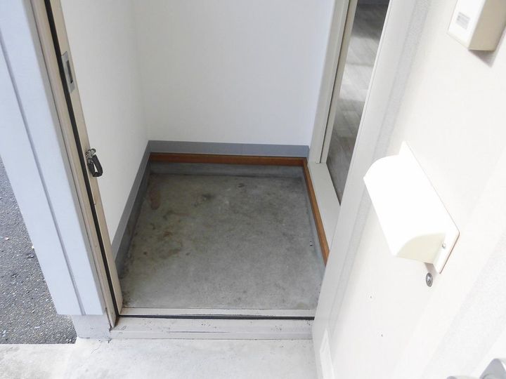 ロワイム・サンハイツ横森の玄関