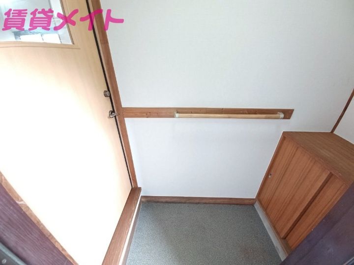 グランドハイツ清水IIIの玄関