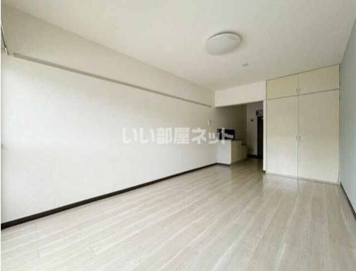 ジュネススズキの内装