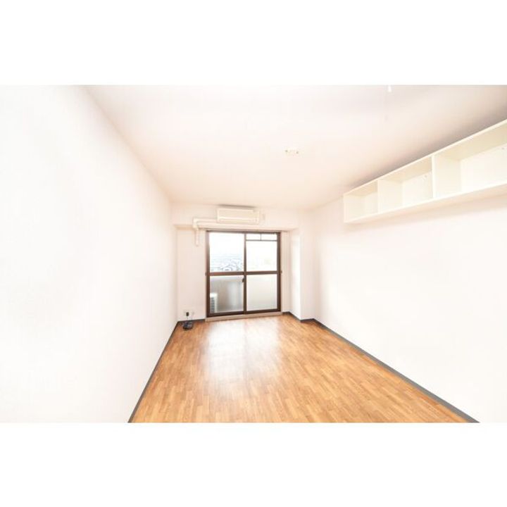 ラヴィニア北村IIの居間