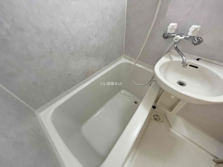 プラーフ山本通の風呂