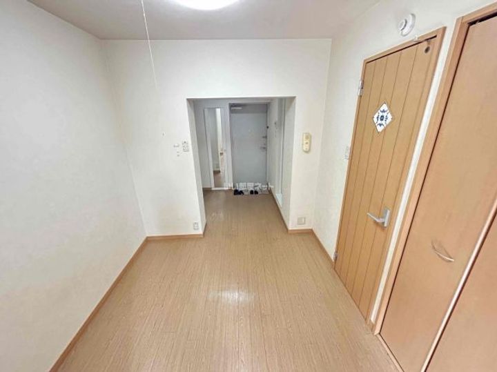 プラーフ山本通の居間