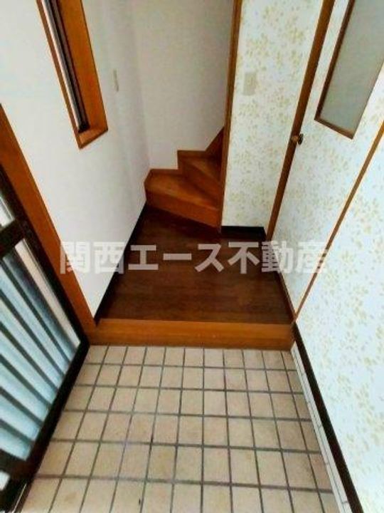 大阪府東大阪市南荘町(一戸建)の賃貸物件の玄関