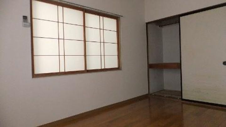 石橋アパートの居間