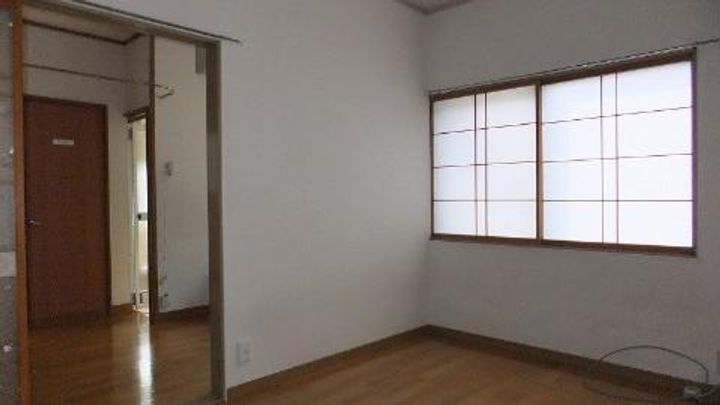 石橋アパートの居間