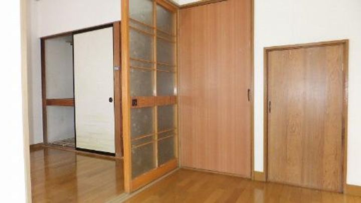 石橋アパートの居間