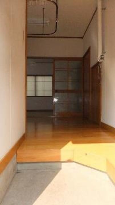 石橋アパートの玄関