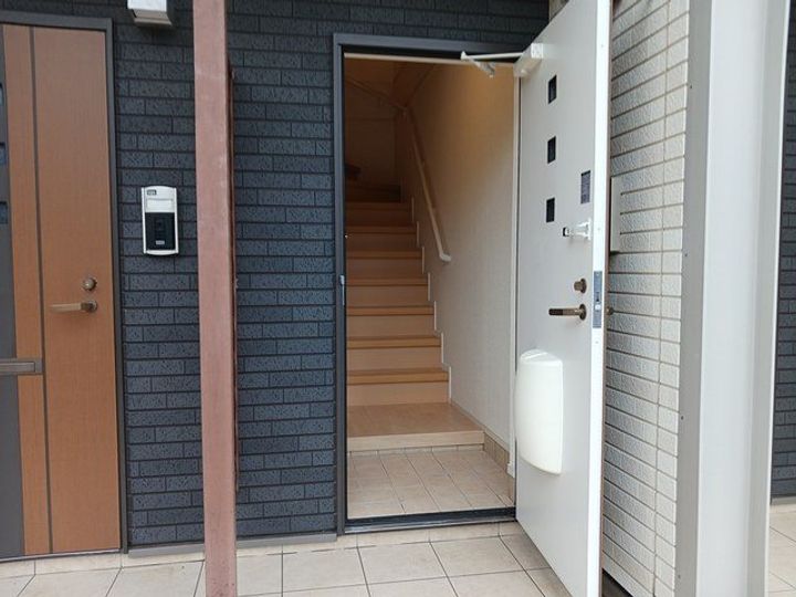 鹿児島県南さつま市加世田村原5(アパート)の賃貸物件の玄関
