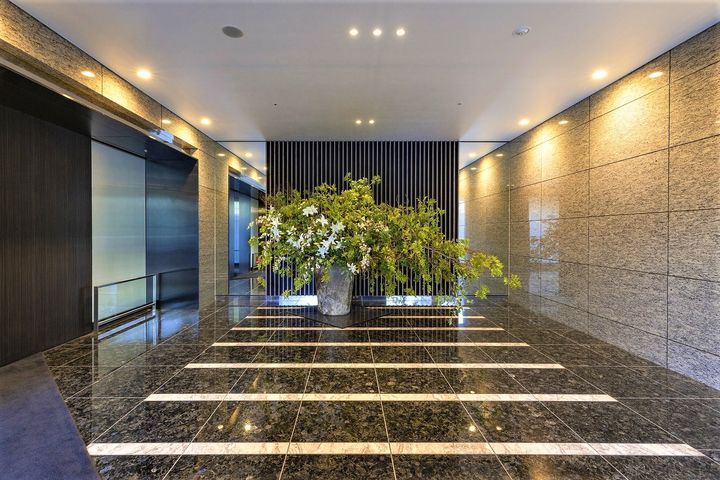 ラ・トゥール新宿グランドの地図