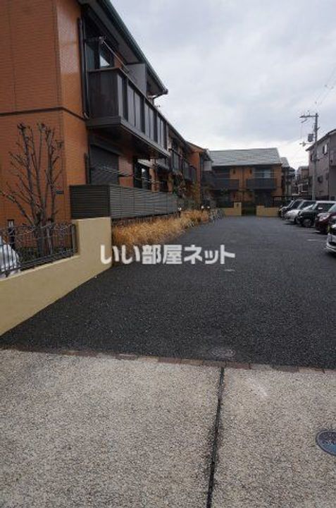 シャーメゾン灰塚Bの地図