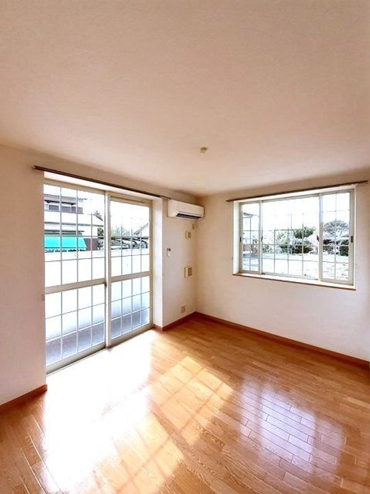 香川県綾歌郡綾川町陶(アパート)の賃貸物件の居間