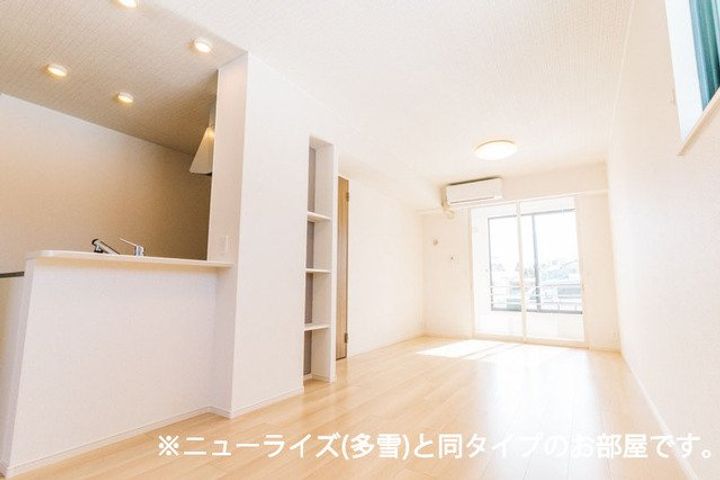 新潟県柏崎市大字両田尻(アパート)の賃貸物件の居間