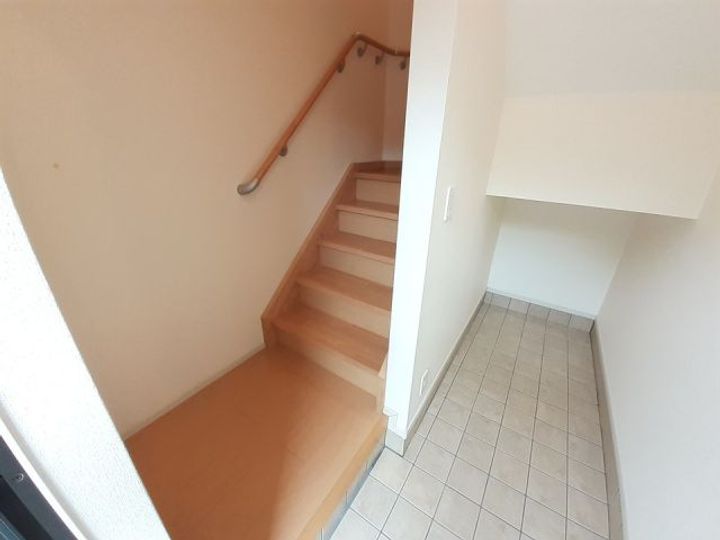 福岡県古賀市花見東6(アパート)の賃貸物件の玄関