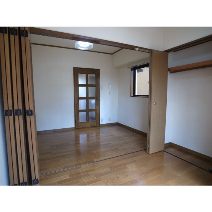 スクエアビルの居間