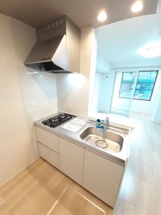 Calme 楡の木のキッチン