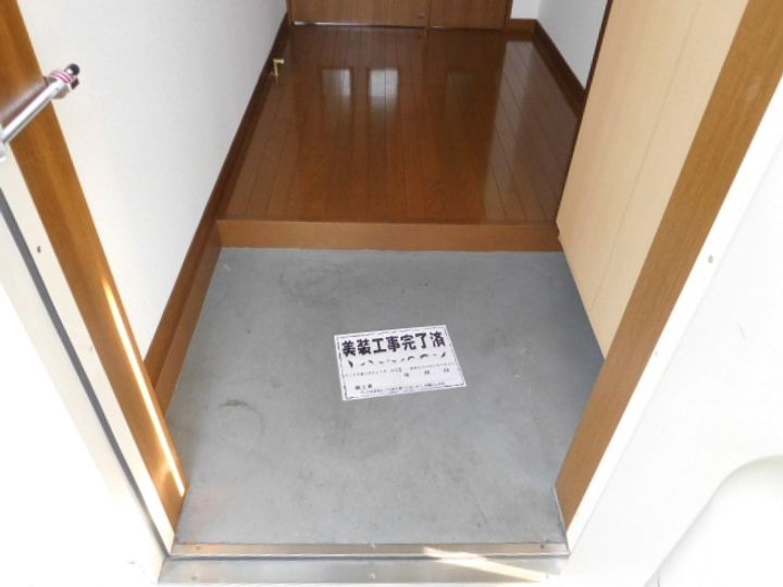 フローラルマンションの玄関