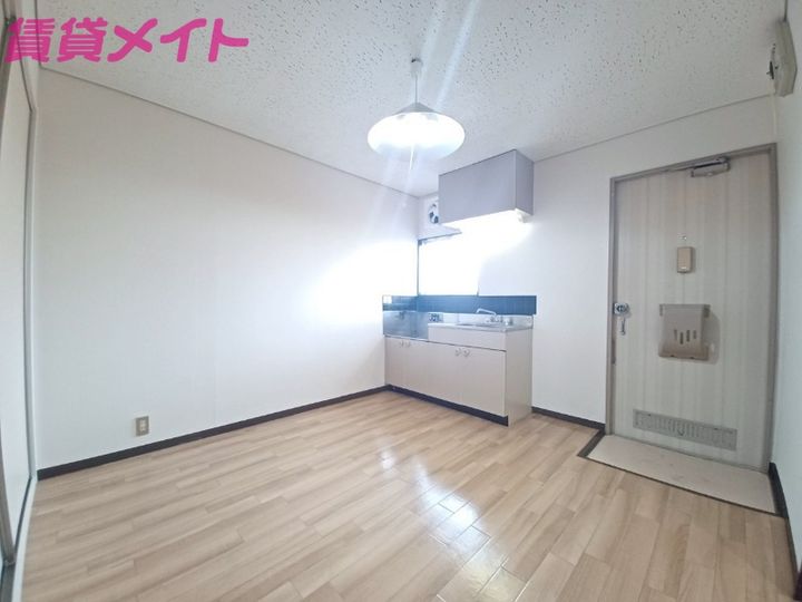 フォーブル平田の居間