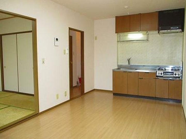 ハイツユリーカの居間