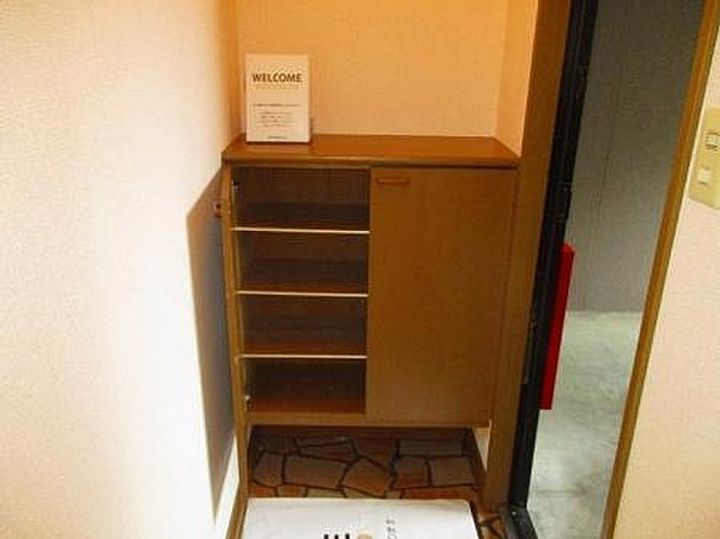 ハイツユリーカの玄関