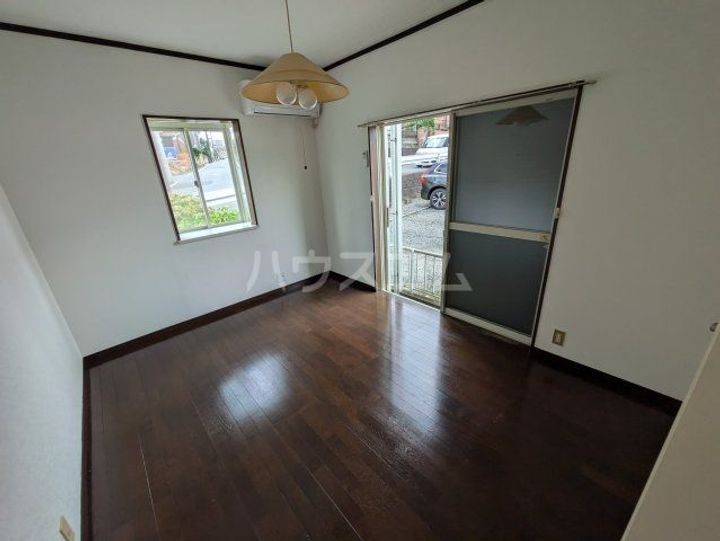 サンマリン三田の居間