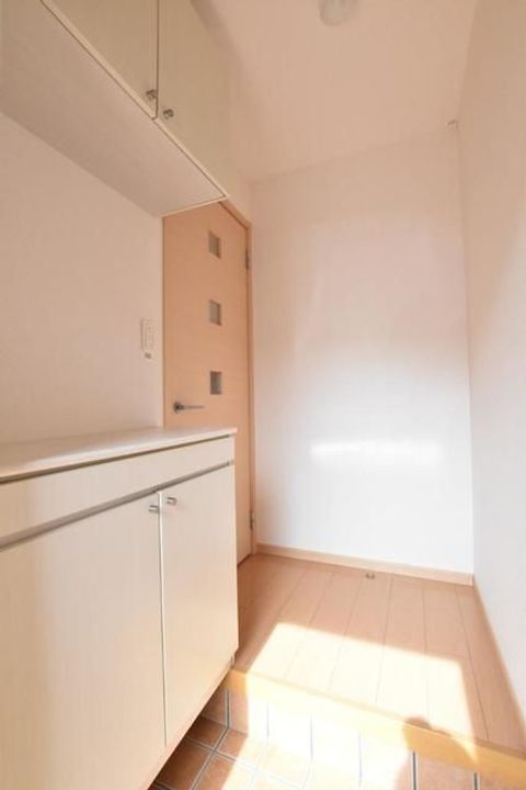 グランデ・マーカスBの玄関