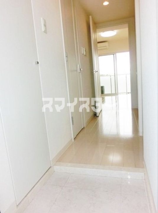 レアレジデンス稲毛の玄関