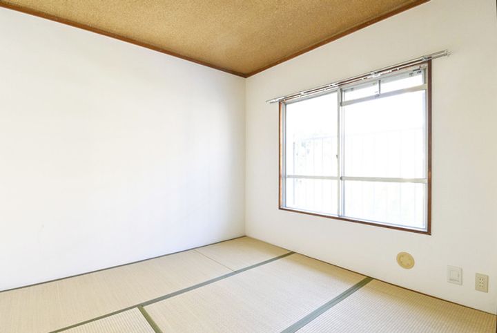 URもりつねの内装