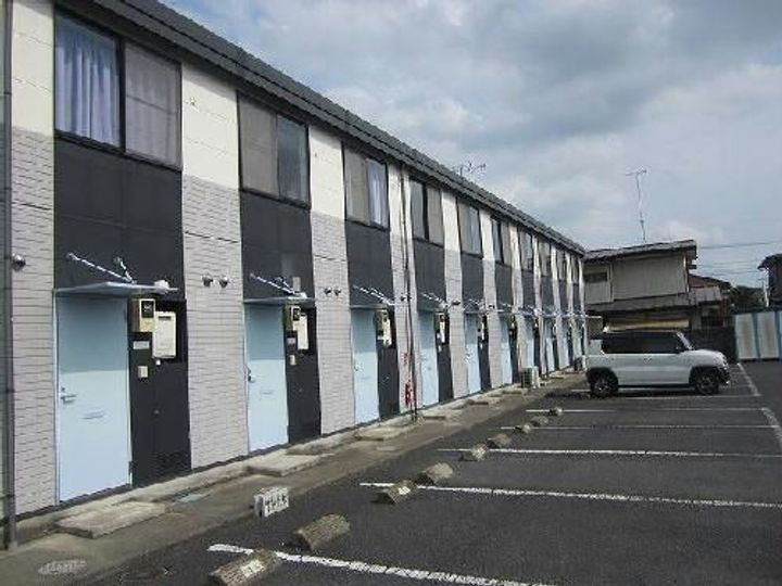 レオパレスパークハイムIIの玄関