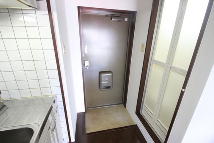 宇品川手ビルの玄関