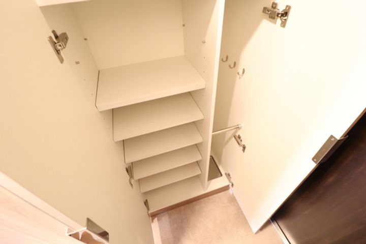 プレサンス広島中央の玄関