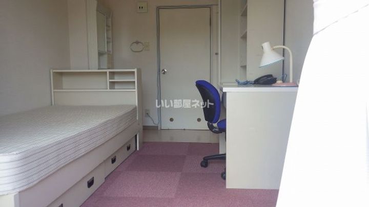 ドーミー赤池の居間