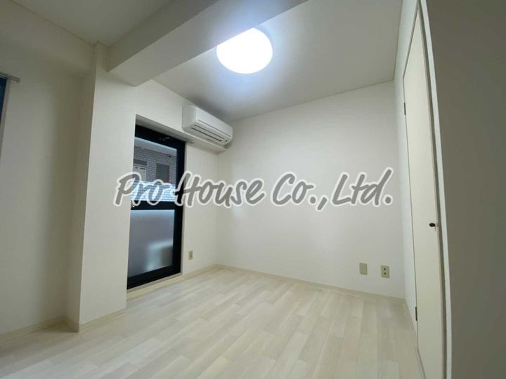 富士町ビルの居間