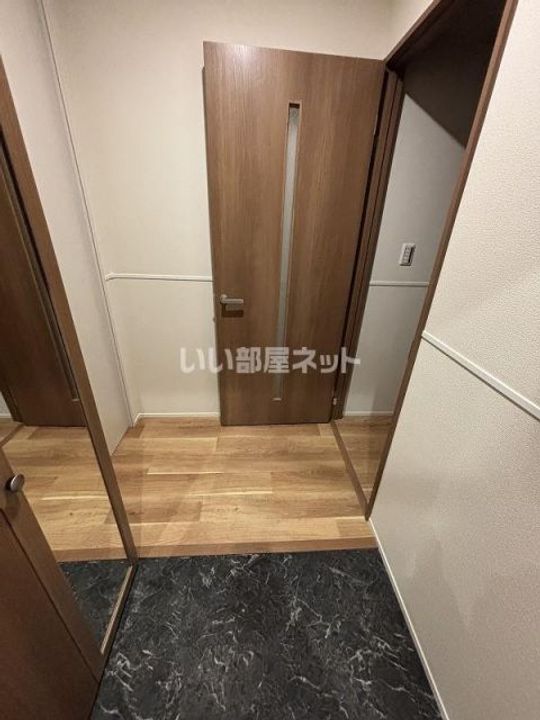 ルミエール真栄房の玄関