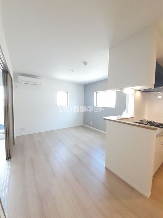 大阪府泉佐野市野出町(アパート)の賃貸物件の居間