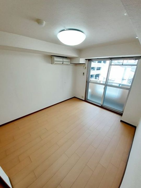 メイト鷹匠の居間