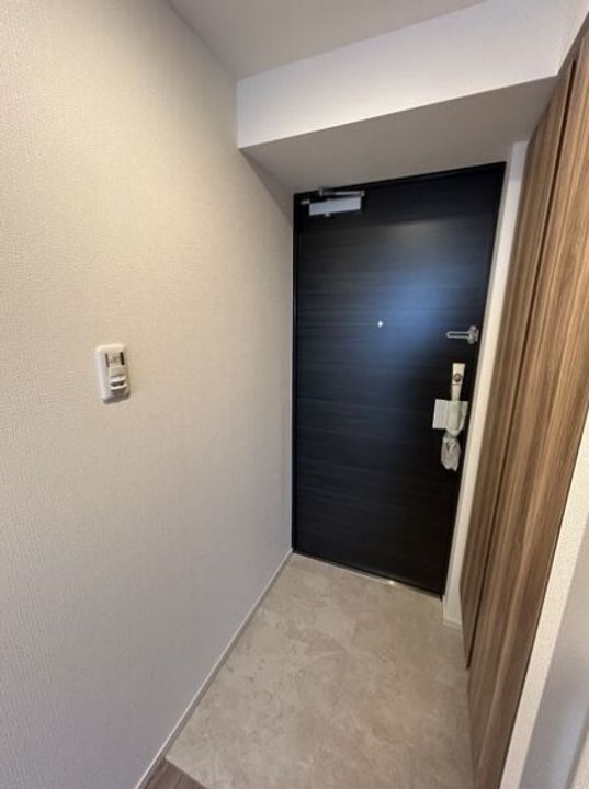 S-RESIDENCE桜本町awesomeの玄関