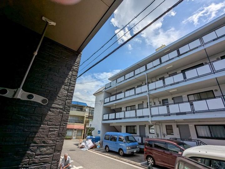 セレーノ大宮の玄関