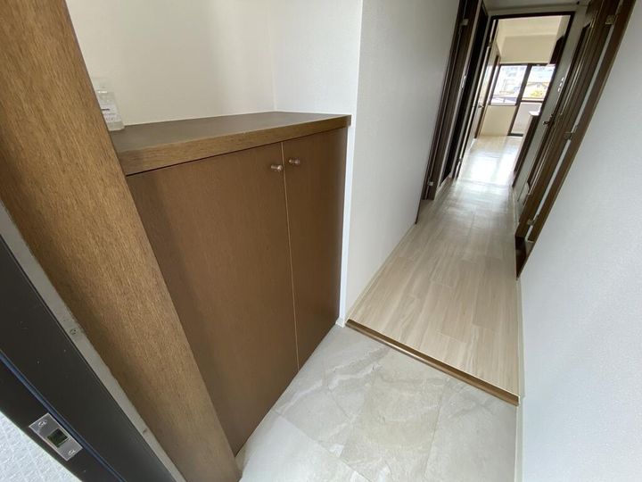 ロイヤルヒルズ老野森の玄関