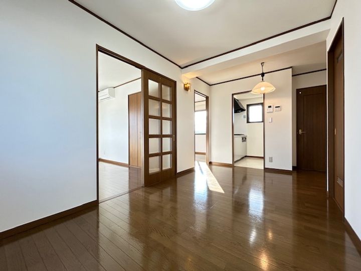 ファミーユ七(セブン)の居間