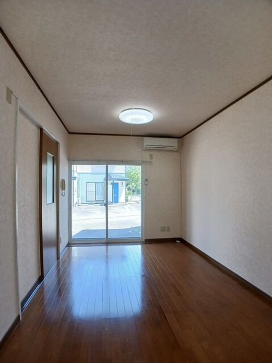 メゾネットしをんBの居間