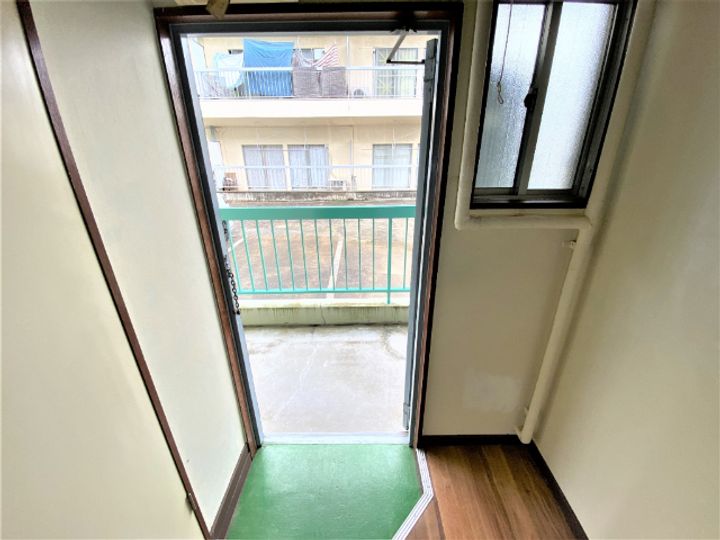 マンションユーガの玄関