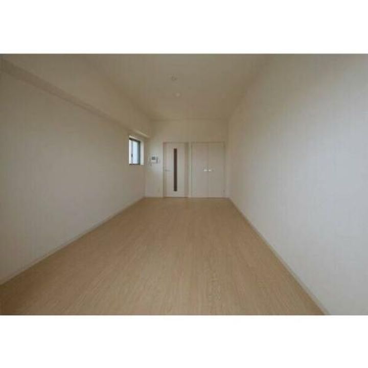 プログレッソ岩塚の居間