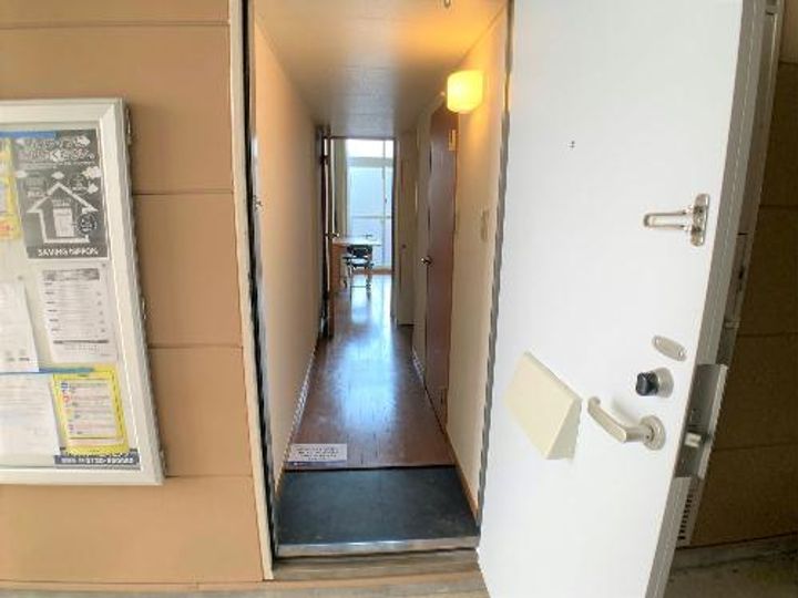 レオパレスサンフラワーIIの玄関